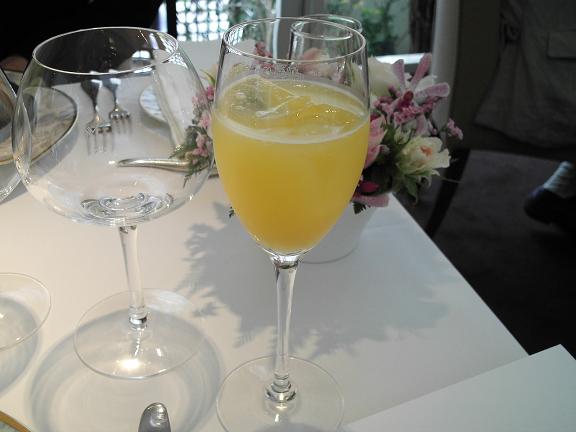 マンゴーとオレンジのノンアルコール食前酒.JPG